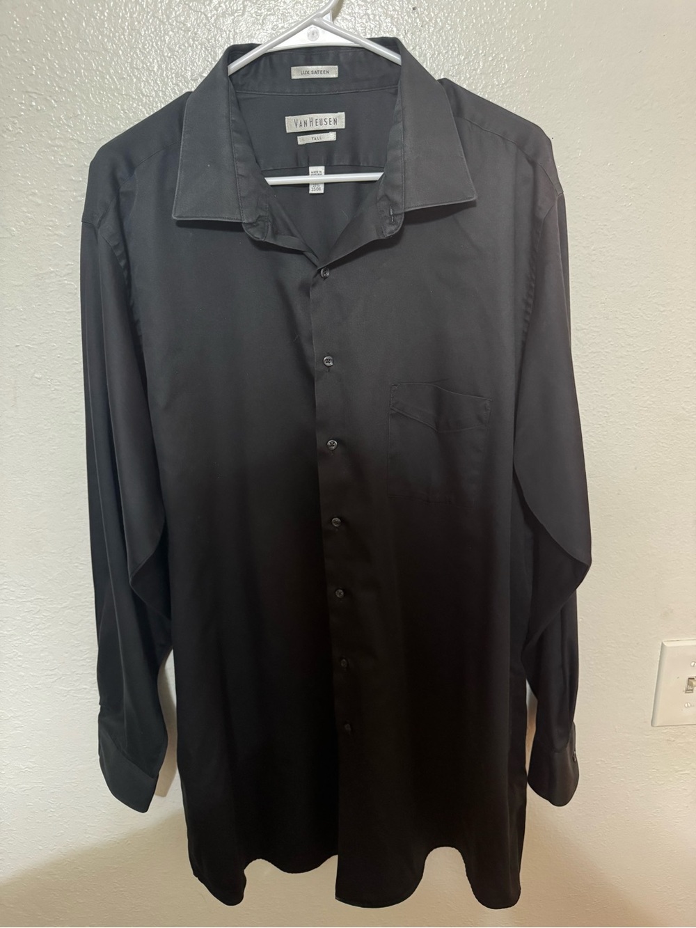 Van Heusen Lux Sateen Men’s Tall Long Sleeve Black Shirt Size 18 1/2 (35/36)